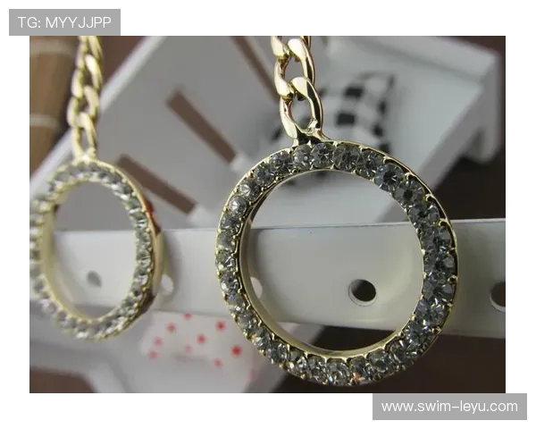 足球明星同款耳钉精选图集打造时尚运动风潮流饰品推荐