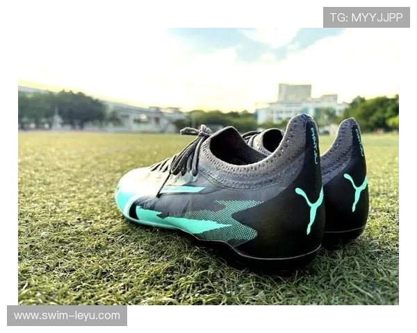 足球鞋科技革新历程:从经典设计到现代高性能球员专属装备 足球鞋科技革新历程:从经典设计到现代高性能球员专属装备